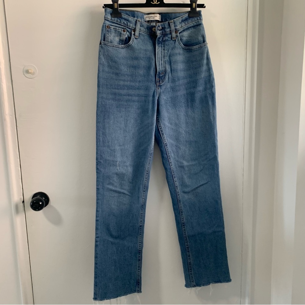 Abercrombie & Fitch 90s straight ultra high rise curve loveโ blue jeans size 26